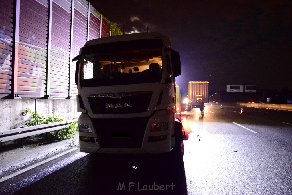 LKW Verfolgung A 3 Rich Oberhausen gestellt mit Nagelbrett Hoehe AS Koeln Dellbrueck P34.JPG - Miklos Laubert